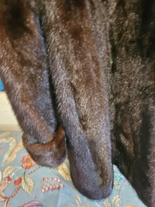 Abrigo negro y marrón