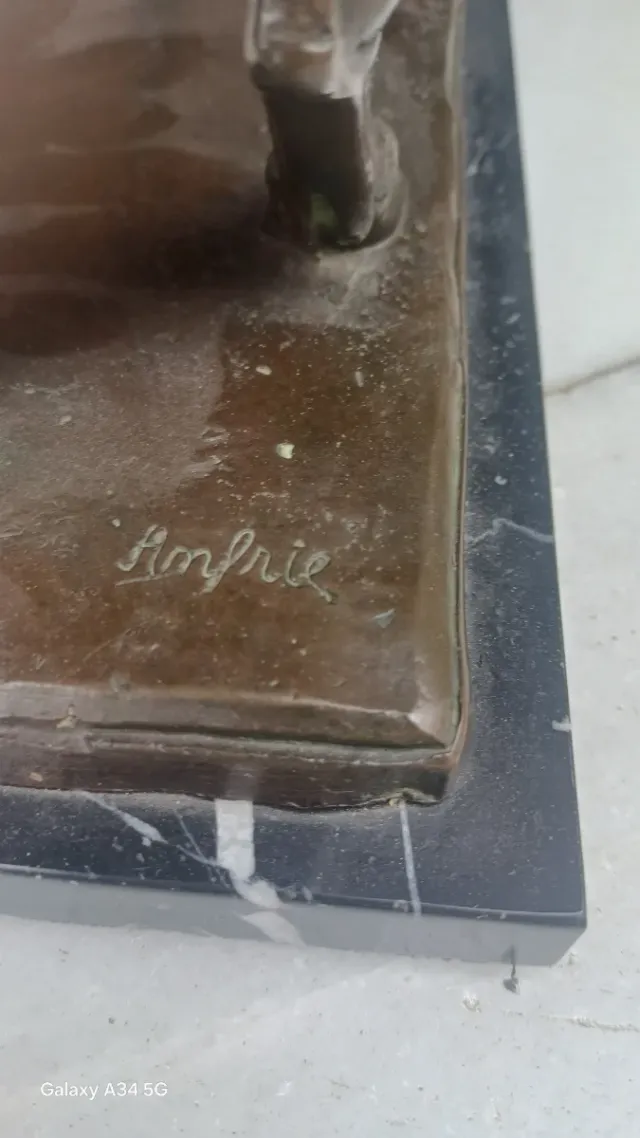 Bronzo firmato donna che cavalca un toro