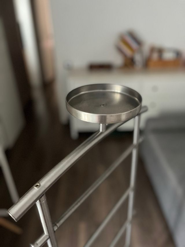 Burro perchero de metal plateado