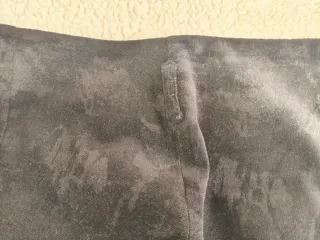 Falda negra con estampado de pana