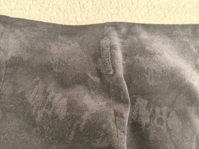 Falda negra con estampado de pana