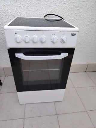 Horno y vitrocerámica Beko