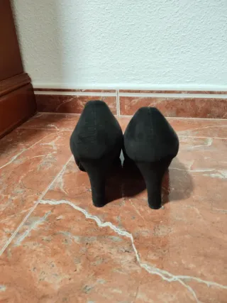 Zapatos de tacón negros peep toe
