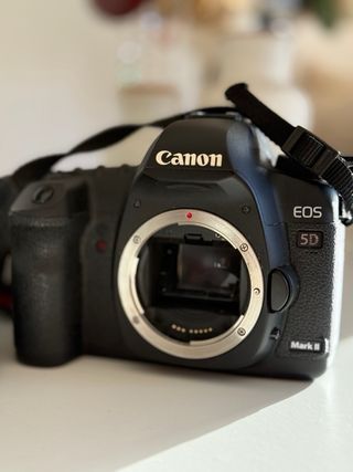 Cámara Canon EOS 5D Mark II + Lente 50mm 1.8 STM