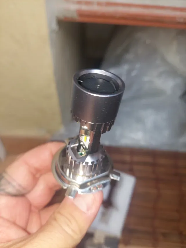 Bombilla LED luz faro Moto