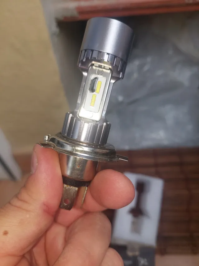 Bombilla LED luz faro Moto