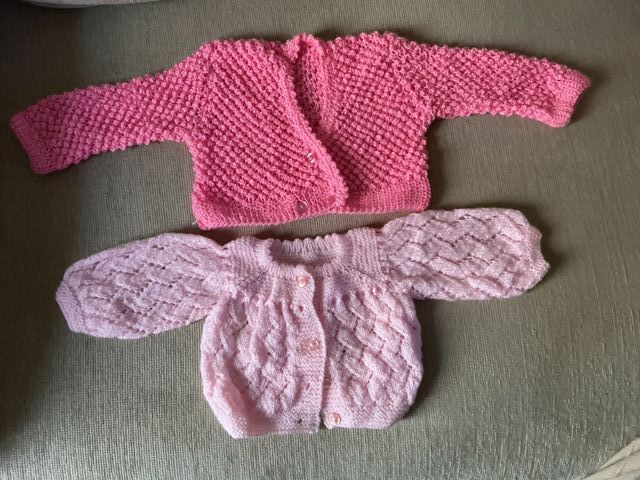 2 chaquetitas bebé. Confeccionadas a mano.