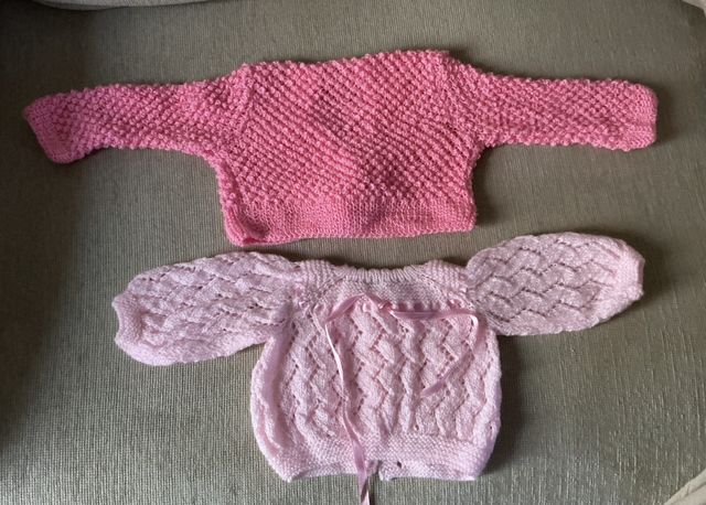 2 chaquetitas bebé. Confeccionadas a mano.