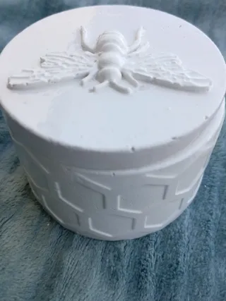 Caja terracota blanca abeja