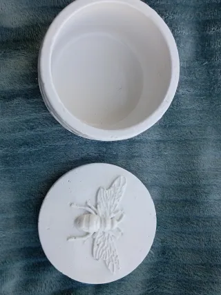Caja terracota blanca abeja