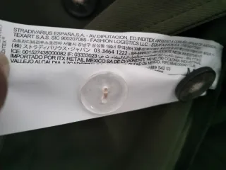 Gabardina Stradivarius verde militar Talla M