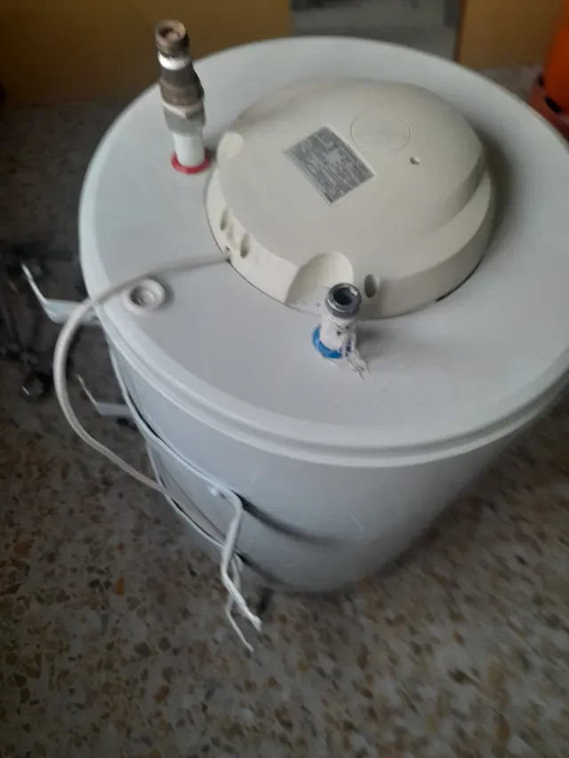 Acumulador Eléctrico Edesa 75 litros.