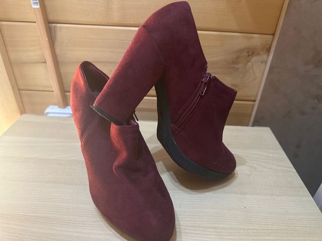 Botas de tacón rojas