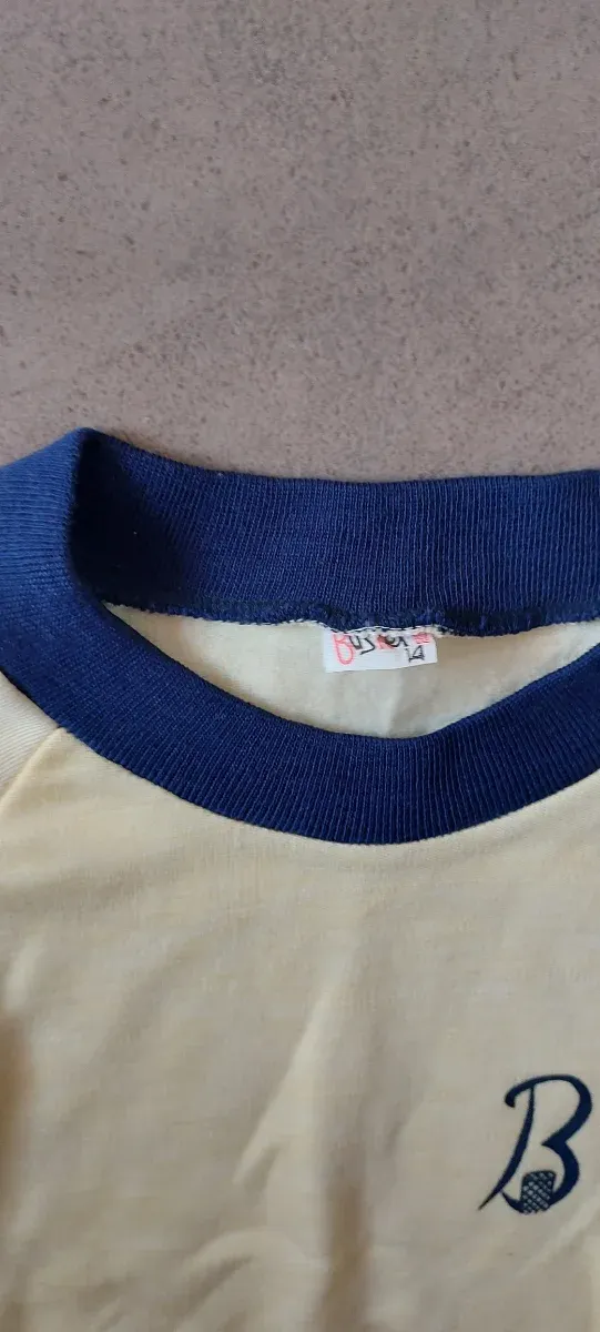 Pijama amarillo con logo 'B'