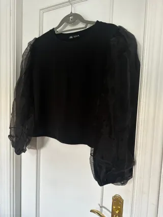 Jersey ZARA mangas abullonadas negro