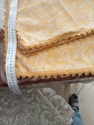 Copricuscini eleganti dorati misura 35 per35.