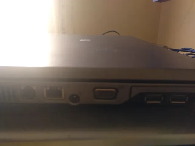 Portátil HP Gris con Windows 10,con cargador