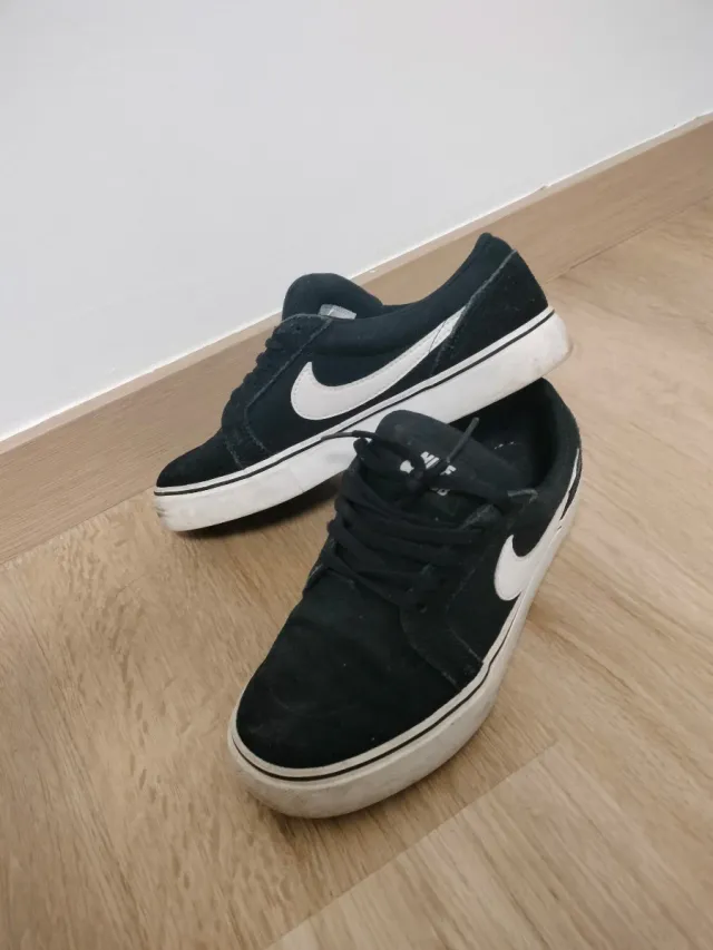 Deportivas Nike Mujer Negras y Blancas