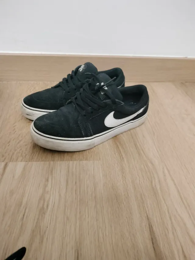 Deportivas Nike Mujer Negras y Blancas