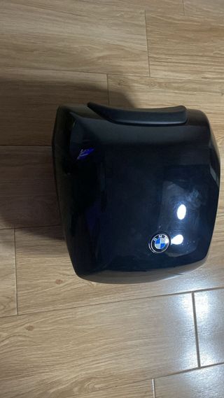 Baúl moto BMW negro está nuevo
