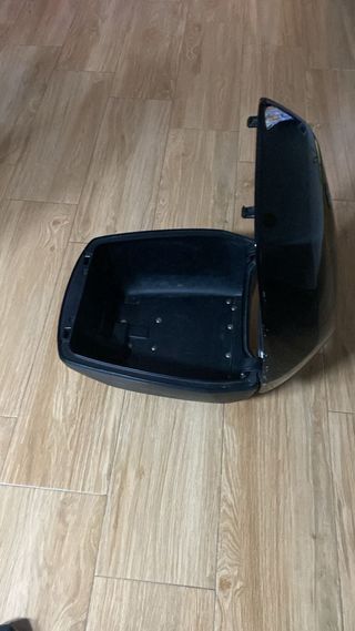 Baúl moto BMW negro está nuevo
