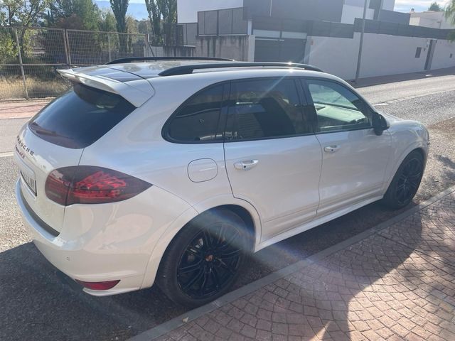 Porsche Cayenne GTS 2013