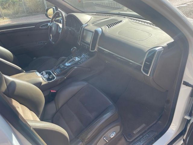 Porsche Cayenne GTS 2013