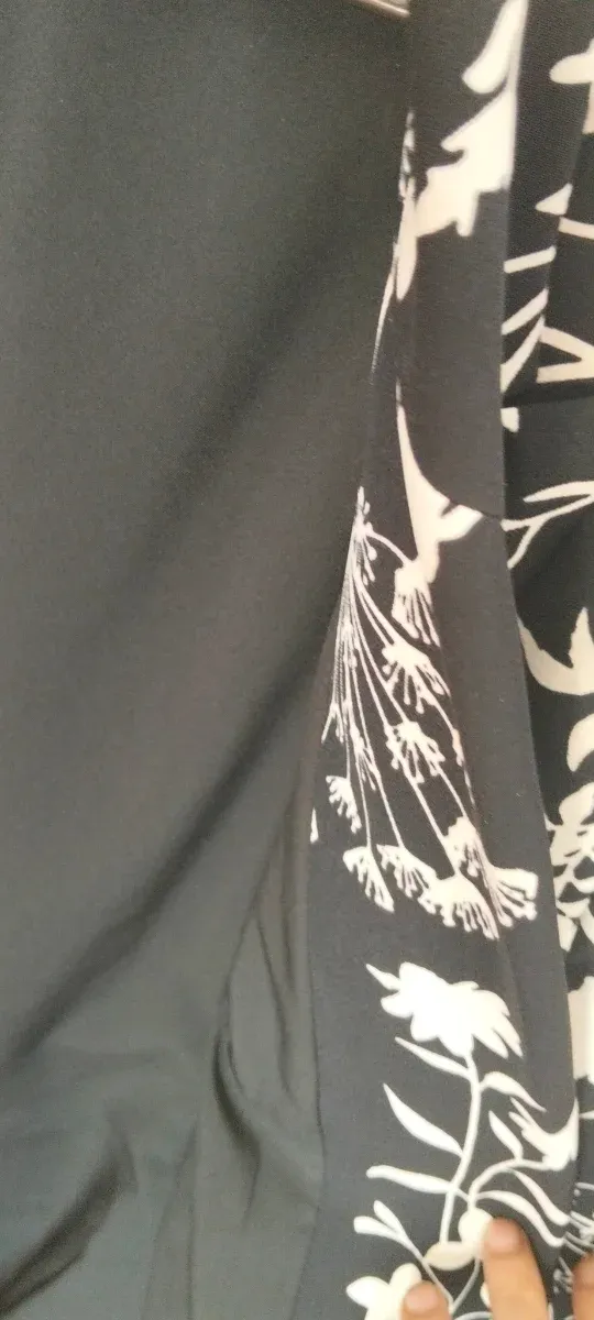 Chaqueta C&A floral negra y blanca