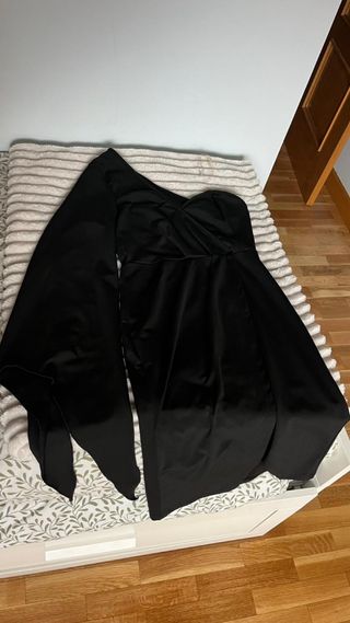 Vestido negro asimétrico