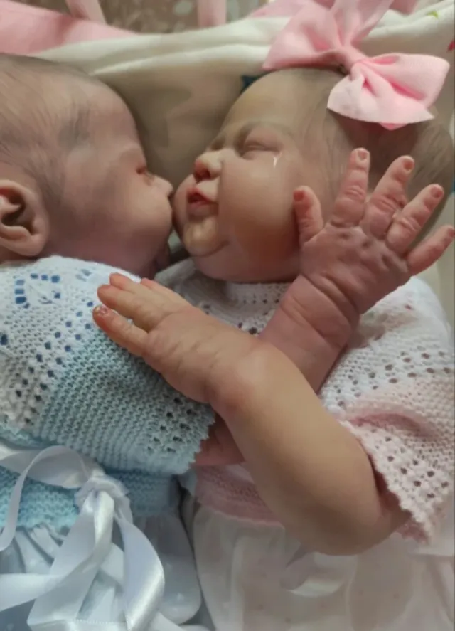 Muñecos gemelos niño y niña artesanales