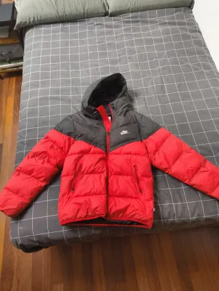 Chaqueta Nike Storm-Fit Negra y Roja