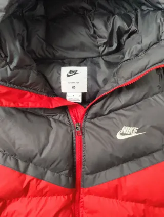 Chaqueta Nike Storm-Fit Negra y Roja