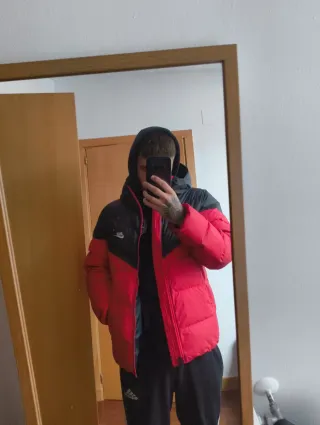 Chaqueta Nike Storm-Fit Negra y Roja