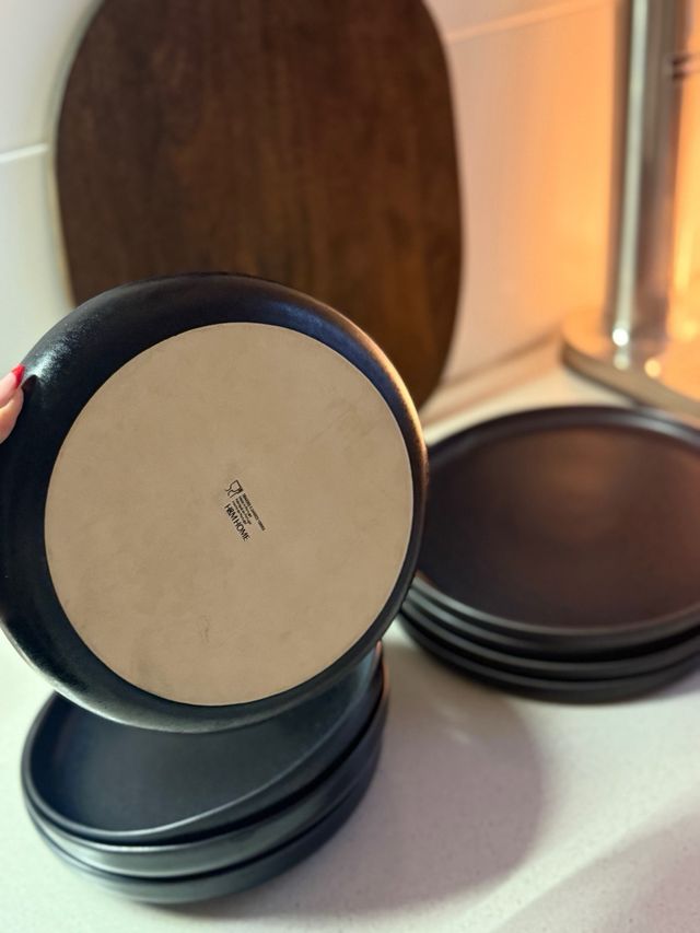 8 Platos de cerámica negros