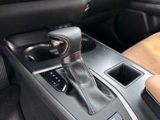 Lexus UX  2.0 250h Premium 2WD