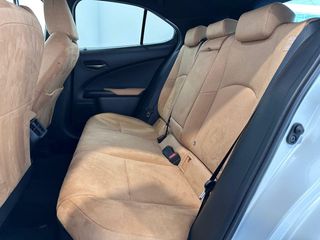 Lexus UX  2.0 250h Premium 2WD