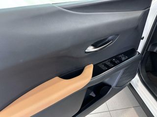 Lexus UX  2.0 250h Premium 2WD