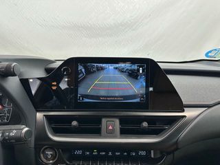 Lexus UX  2.0 250h Premium 2WD