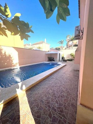 Chalet en venta en Montequinto en Dos Hermanas