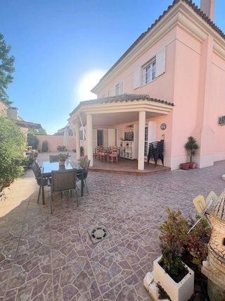 Chalet en venta en Montequinto en Dos Hermanas