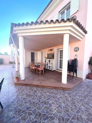 Chalet en venta en Montequinto en Dos Hermanas