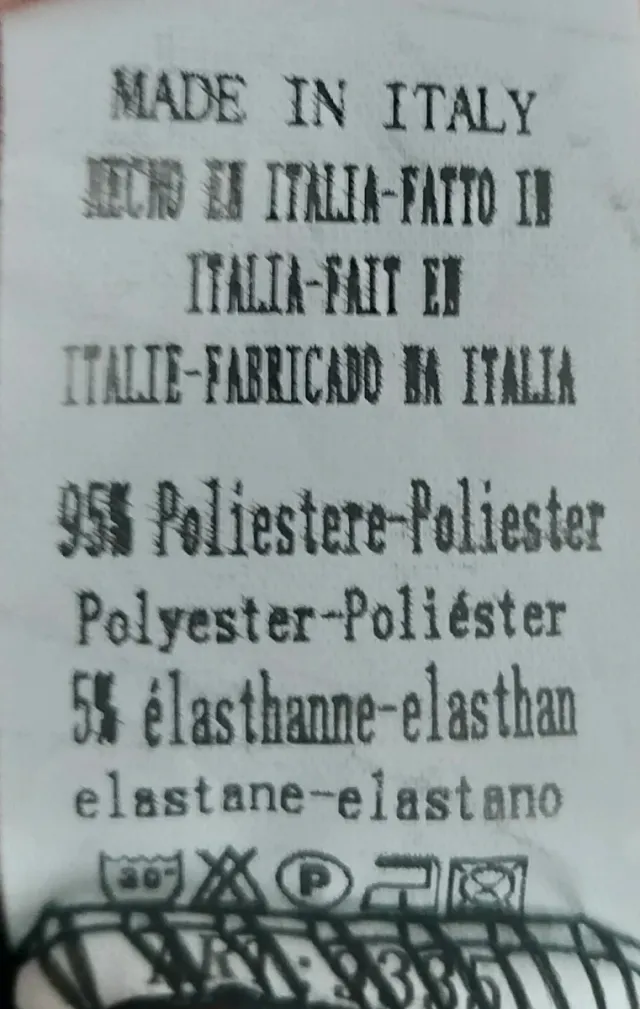 Vestido fiesta negro con pedrería y perlas.