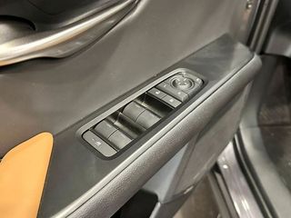 Lexus UX 300E  +