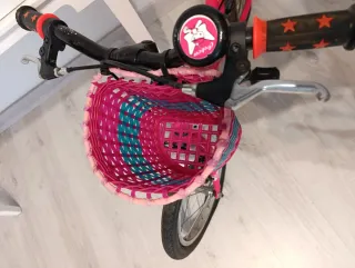 Bicicleta Orbea niña rosa con cesta.