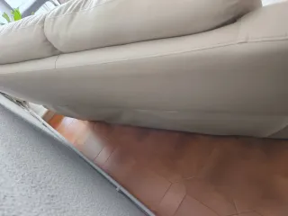 Se vende dos Sofá de piel color gris  y chocolate