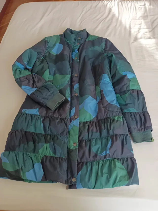 Abrigo acolchado estampado