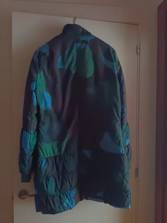 Abrigo acolchado estampado