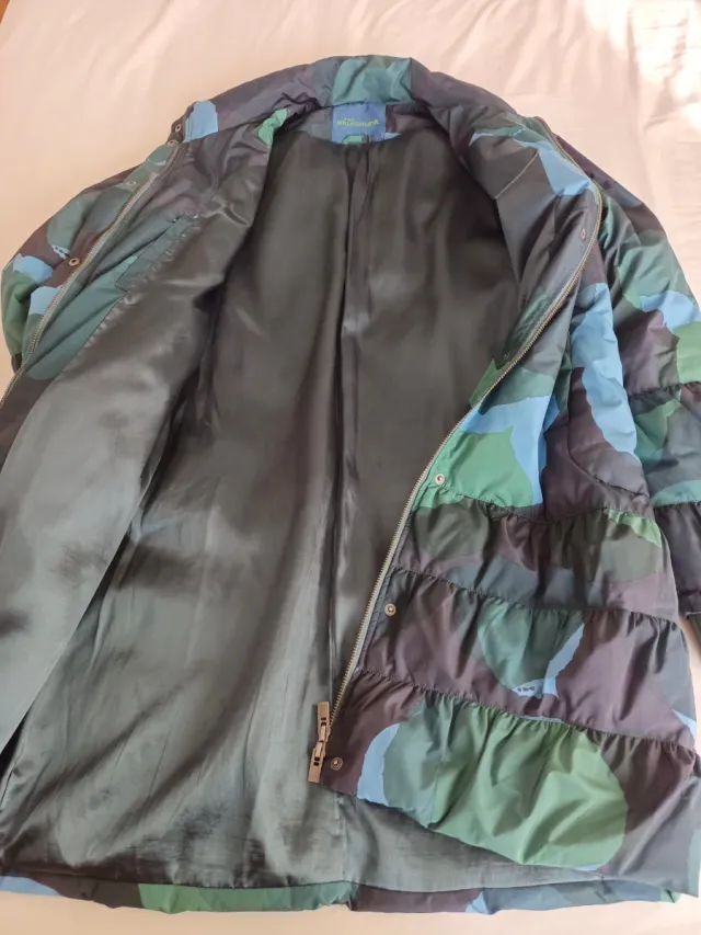 Abrigo acolchado estampado