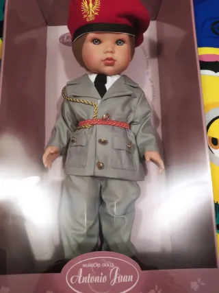 Muñeca Antonio Juan Leonor traje militar