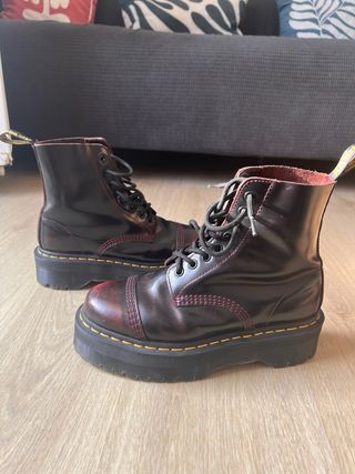 Botas Dr. Martens plataforma negras y rojas